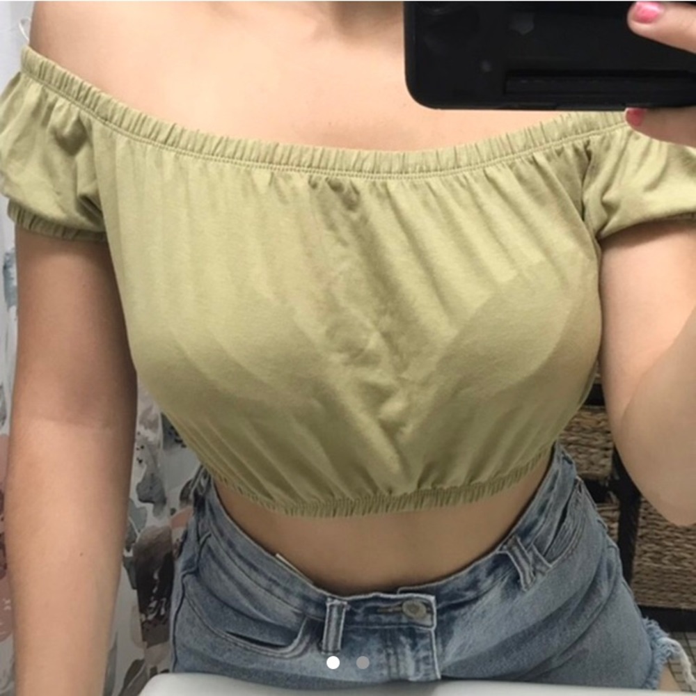 Off shoulder top 😍
